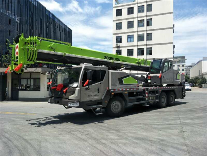 广汉市跨街广告牌的高空安装注意事项
