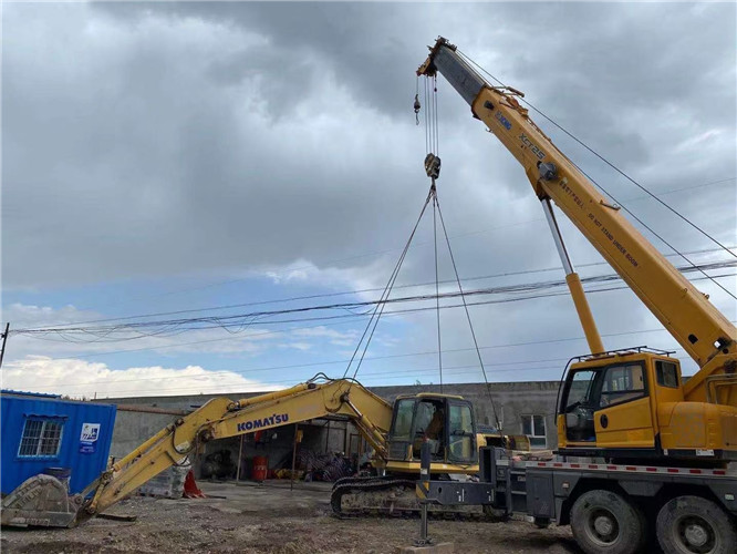 广汉市25吨吊车的工作半径是多少？