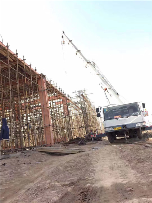 广汉市吊车作业的安全注意事项有哪些？