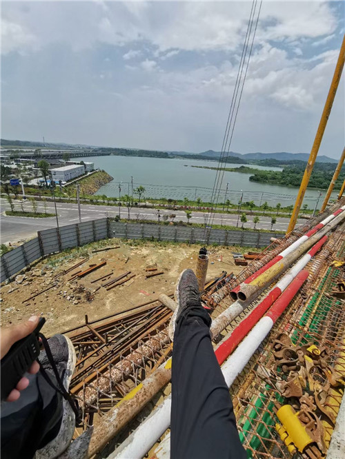 广汉市作业中发生设备损坏或人员意外，责任怎么划分？